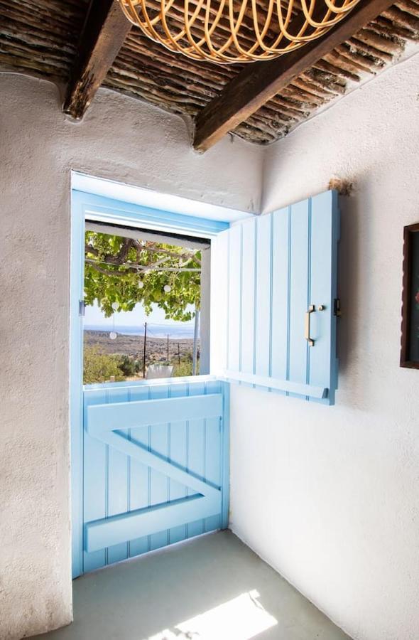 Vatha Traditional Cottage With A View Menetai Экстерьер фото